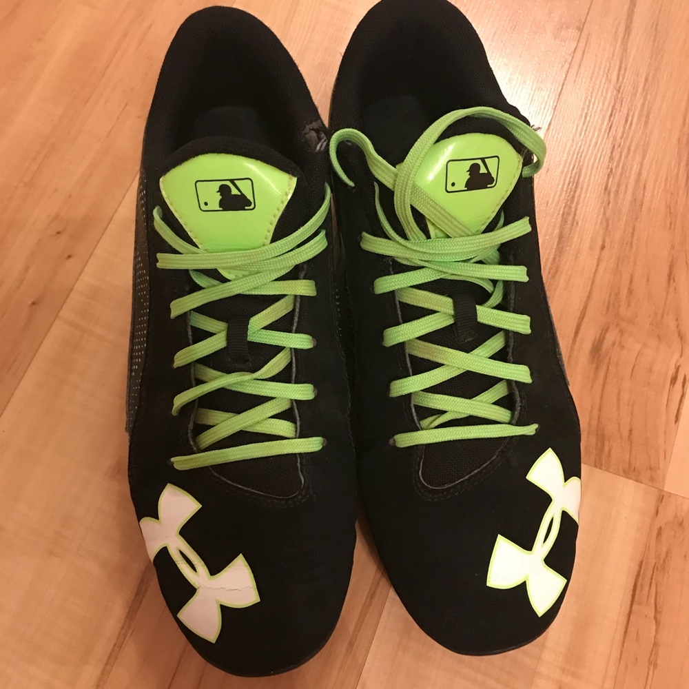 Under Armour Baseball Cleats 6Y
